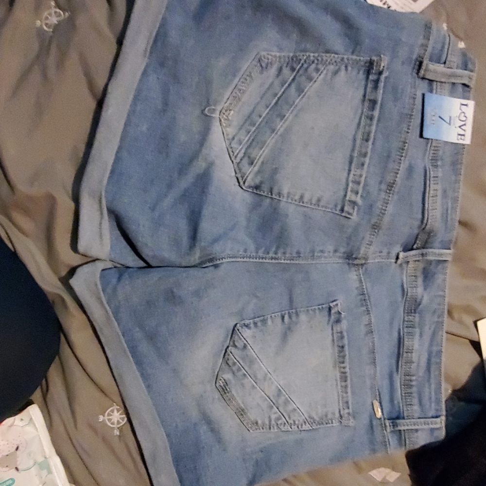 Shorts - Picture 2 of 3